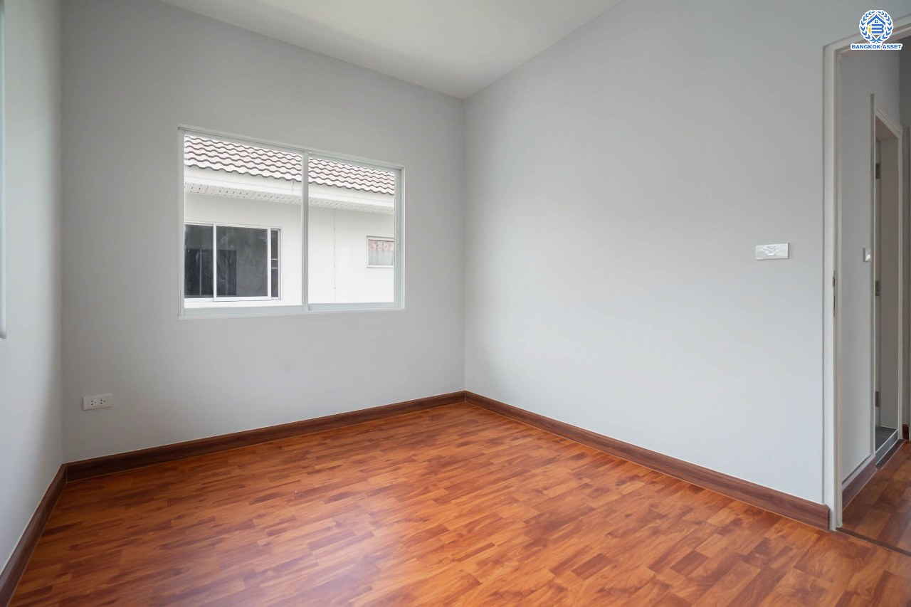 บ้านมือสองตกแต่งใหม่ แบรนด์ Property Perfect ม.เพอร์เฟคพาร์ค บางบัวทอง เนื้อที่ 36 ตร.ว. ฟังก์ชัน 3 ห้องนอน 2 ห้องน้ำ 2 ที่จอดรถ เติมเต็มทุกความต้องการ ใช้ชีวิตแบบใกล้ชิดธรรมชาติ บนทำเลเดินทางสะดวก เชื่อมต่อ ถ.กาญจนาภิเษก ใกล้ทางด่วน"ศรีรัช" และรถไฟฟ้าสายสีม่วง "สถานีคลองบางไผ่"